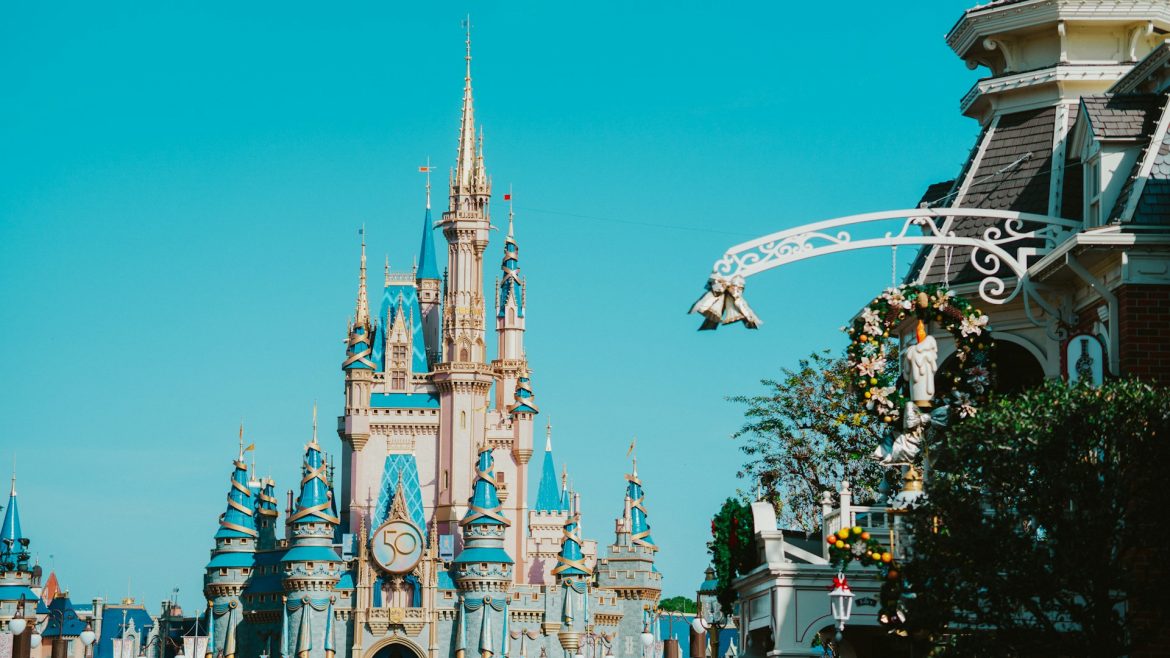 Disney World enfrenta verões cada vez mais tranquilos: queda de público e reações divididas com novas decisões