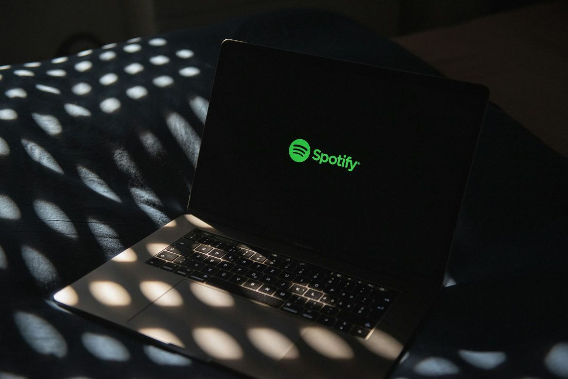 Spotify reage a aumento de preços com playlists via IA e nova tecnologia para audiolivros